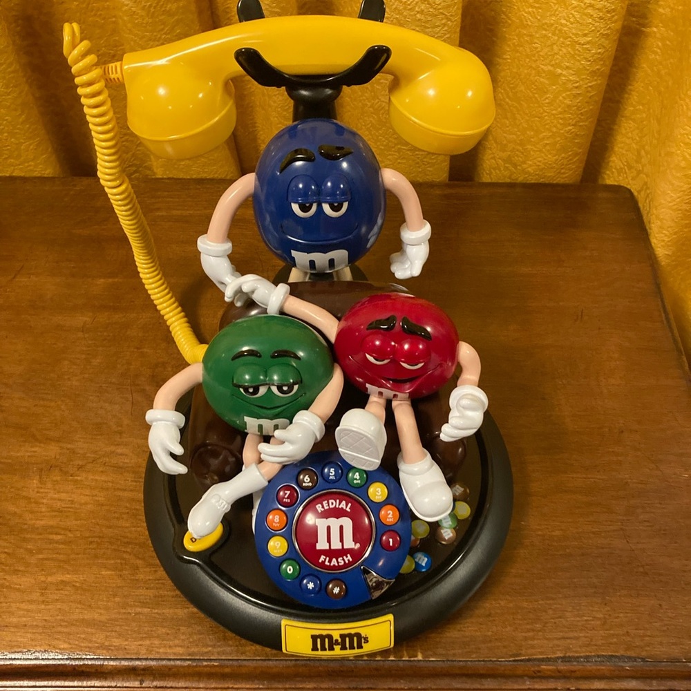 Talking M & M wall phone!